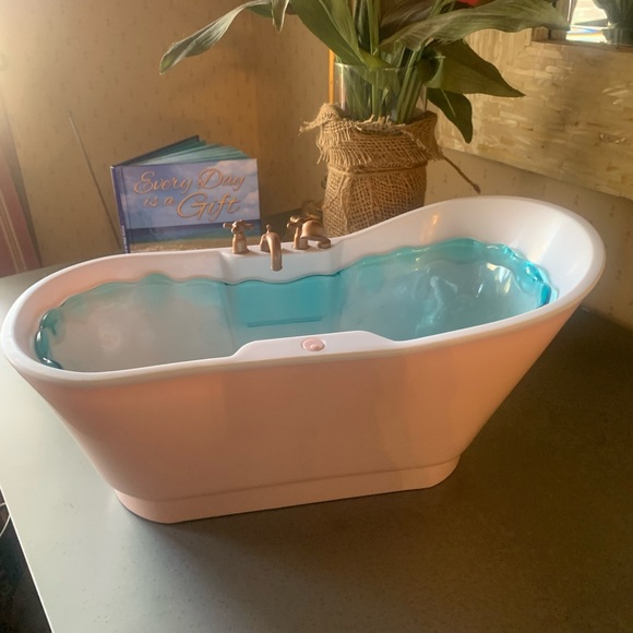 Our Generation, BATHTUB for 18 inch doll. Push button for REAL water sounds. - Picture 1 of 5
